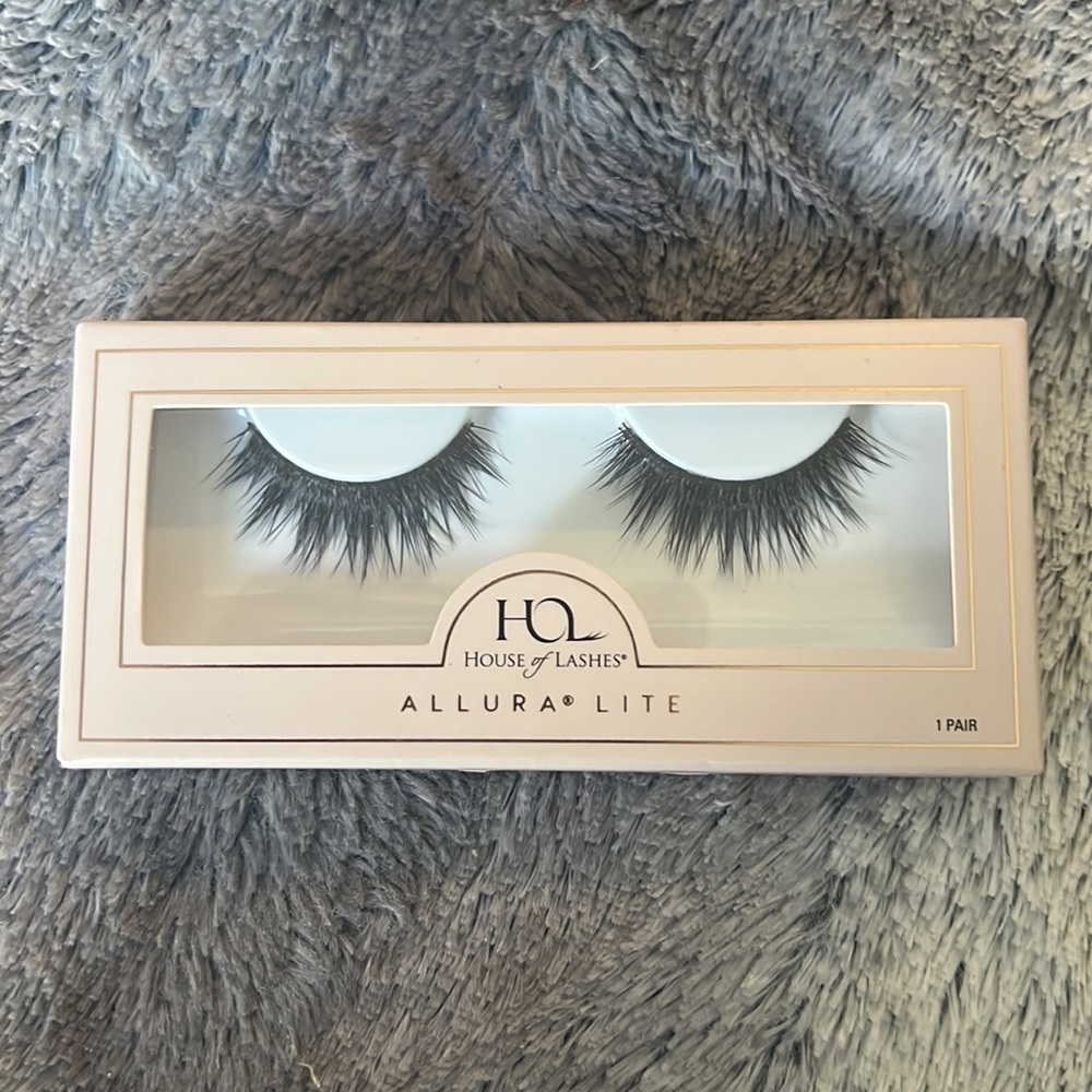 Two Pairs of Brand New House of Lashes - Picture 3 of 6